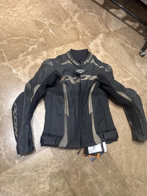 Vestes et combinaisons moto 