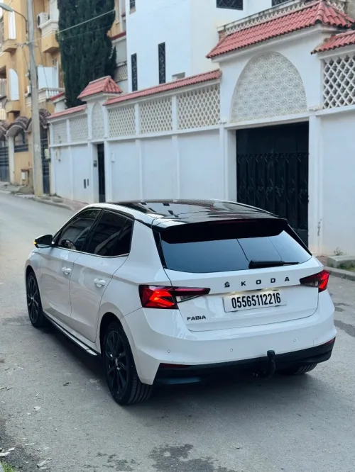 Skoda Fabia 2022 Style (avec toit panoramique)