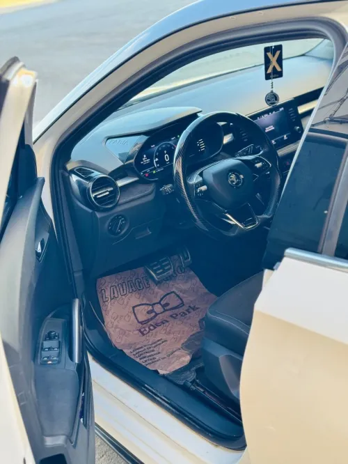 Skoda Fabia 2022 Style (avec toit panoramique)
