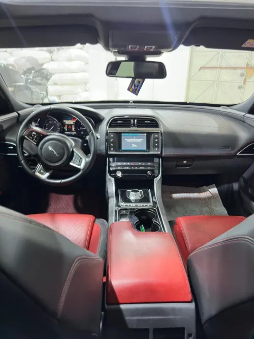 Jaguar XE 2016 