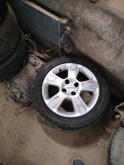 Jantes alliage corsa et astra 4 trou
