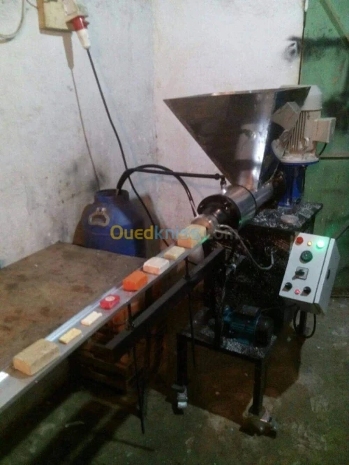 Machine pour savon ménage