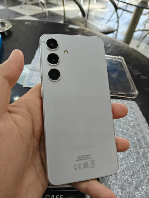 Samsung S24