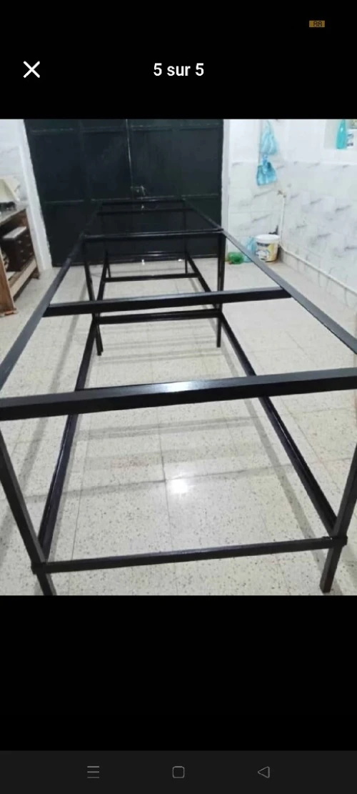 Table metalique