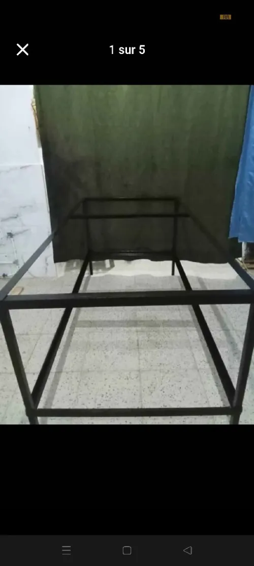 Table metalique