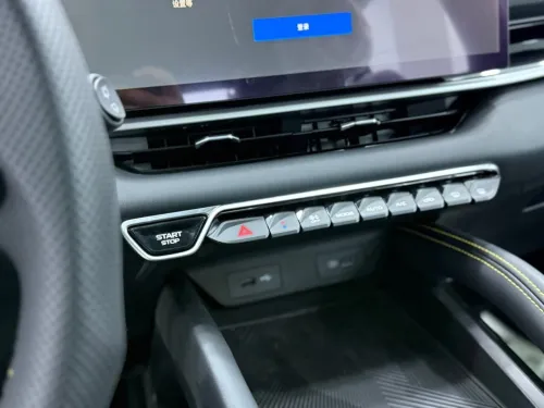 Geely Coolray 2025 