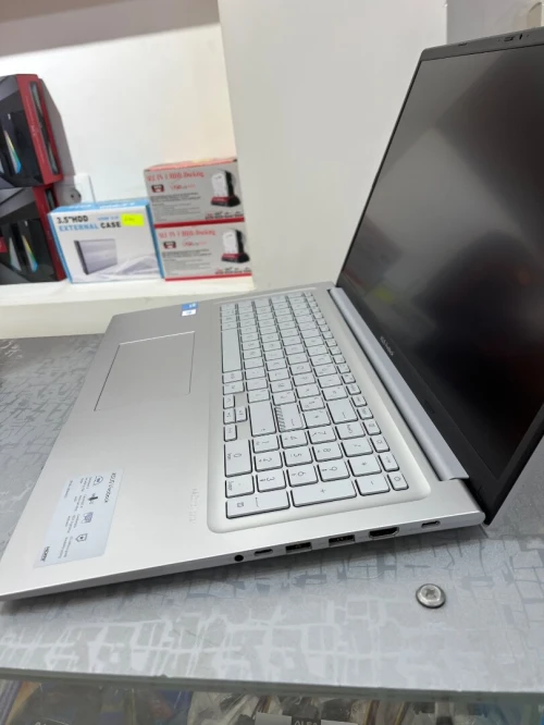 Asus VivoBook core7 150U 16GB Ram