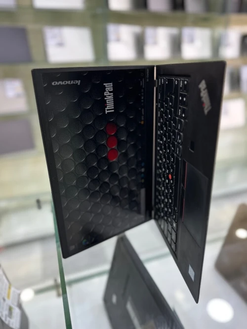 THINKPAD X1 CARBON CORE : INTEL i5 / 7200U DISC : 256 GB  (SSD)  RAM : 08 GB  