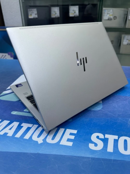 HP ELITEBOOK 830 G11 CORE : INTEL ULTRA 5 135U DISC :  256 GB  (SSD) RAM: 16GB