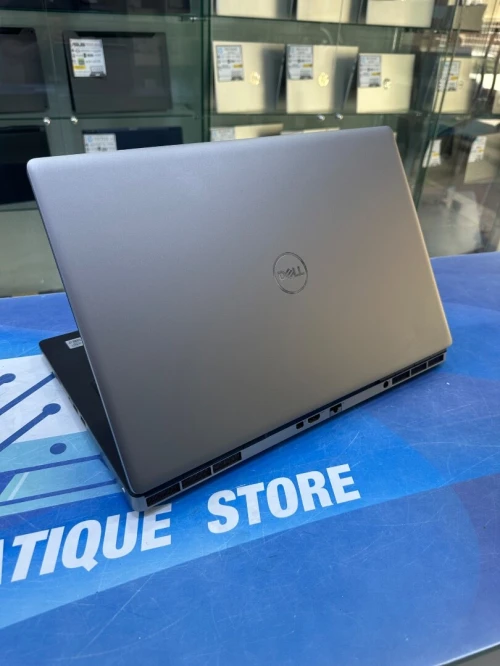 DELL PRECISION 7750 CORE : INTEL i7 - 10850H DISC :  512 GB  (SSD)  RAM : 32 GB DDR 4 CARTE  GRAPHIQUE :RTX A4000 08GB