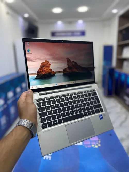 HP ELITEBOOK 830 G8 CORE : INTEL i5 - 1145G7 DISC : 256 GB  (SSD)  RAM : 16 GB  