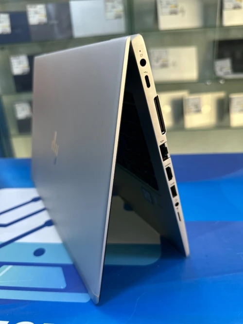 HP ELITEBOOK 830 G6 CORE : Intel i5 / 08eme DISC : 256 GB  (SSD)  RAM : 08 GB 