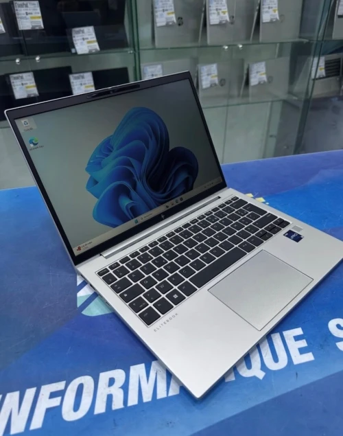 HP ELITEBOOK 830 G10 TACTILE CORE : INTEL I5 - 1345U DISC :  256 GB (SSD)  RAM : 16 GB