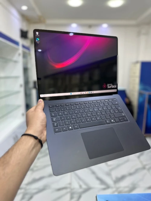 SURFACE LAPTOP 7 CORE : SNAPDRAGON X 12 CORE  DISC :  512 GB  (SSD)  RAM : 16 GB DDR 5 Écran 15 QUALCOMM ADRENO