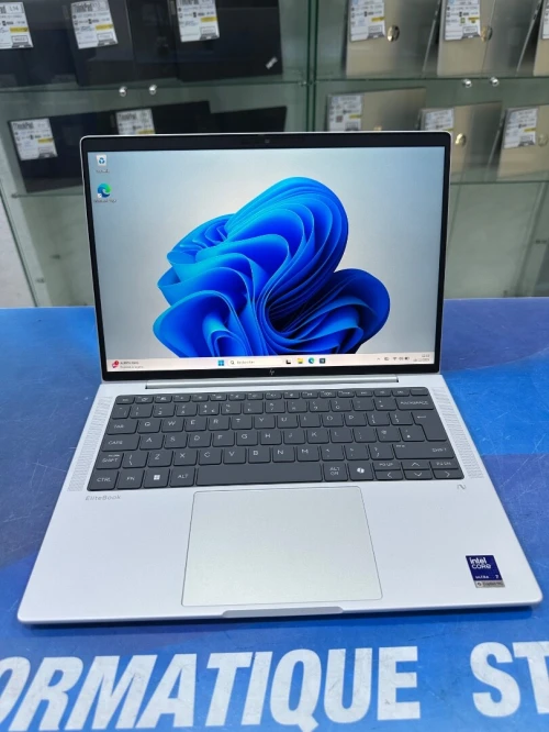 HP ELITEBOOK X G1 i  CORE : ULTRA 7 268V DISC :  512 GB  (SSD)  RAM : 32 GB DDR5