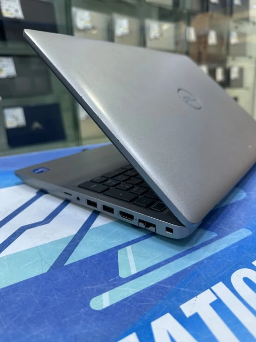 DELL LATITUDE 5521 CORE : INTEL i7 - 11850H DISC :  512 GB  (SSD)  RAM : 16 GB DDR 4 Intel UHD + MX 450