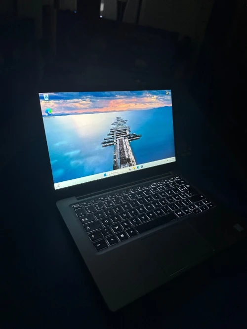 DELL LATITUDE 7300 CORE : INTEL i7 - 8865U DISC : 512 GB  (SSD)  RAM : 16 GB 