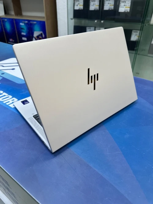 HP ELITE BOOK X G1i CORE : ULTRA 7 268V DISC :  512 GB  (SSD)  RAM : 32 GB DDR 6  