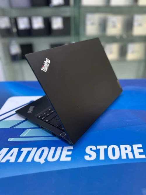 THINKPAD E14  CPU: RYZEN 7 PRO 5850U 16 MB CACHE DISC : 512 GB  (SSD) RAM : 16  GB  