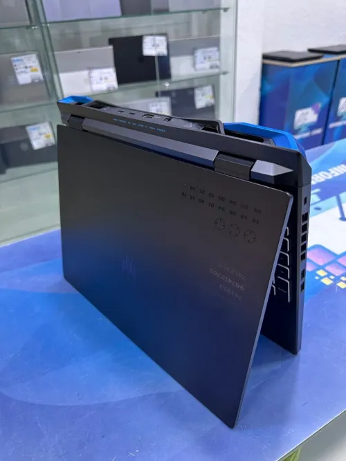ACER PREDATOR HELIOS 16 CORE : INTEL I9- 13900HX DISC :  01 TB  (SSD)  RAM : 16 GB 4060 08GB