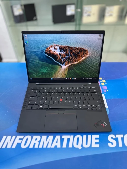 THINKPAD X1 CARBON GEN 10  CPU: CORE i5 / 1250P. 512 GB / 16 GB 