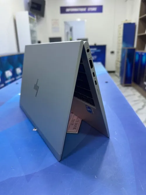 HP ELITEBOOK 830 G8 CORE : INTEL i5 - 1145G7 DISC : 256 GB  (SSD)  RAM : 16 GB  