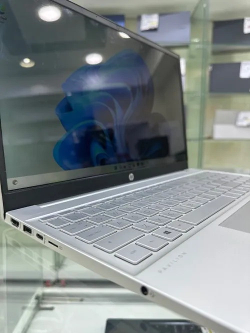 HP PAVILION 15  CORE : i3/ 1165G7  DISC : 256 GB  (SSD) RAM : 08 GB  