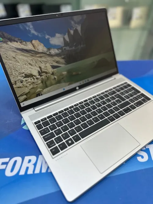HP PROBOOK 455 G9  CORE : RYZEN 5 5625U 6 cœurs 12 MB CACHE  DISC : 512 GB  (SSD) RAM : 16 GB   