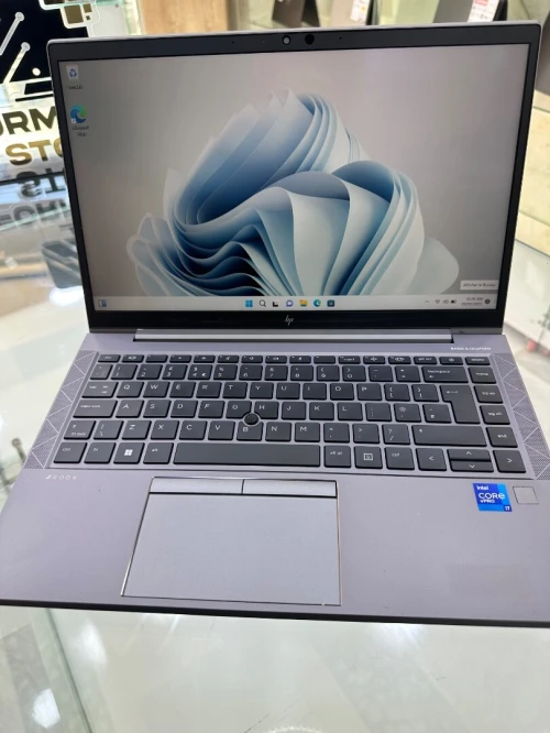 HP Z BOOK FIREFLY G8 TACTILE CORE : i7- 1185G7  DISC : 512 GB  (SSD) RAM : 16 GB   