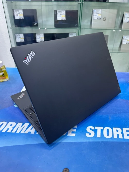 THINKPAD P16s GEN1 CORE : INTEL i7 - 1260P DISC :  01 TB  (SSD)  RAM : 32 GB  NVIDIA T550 4GB 