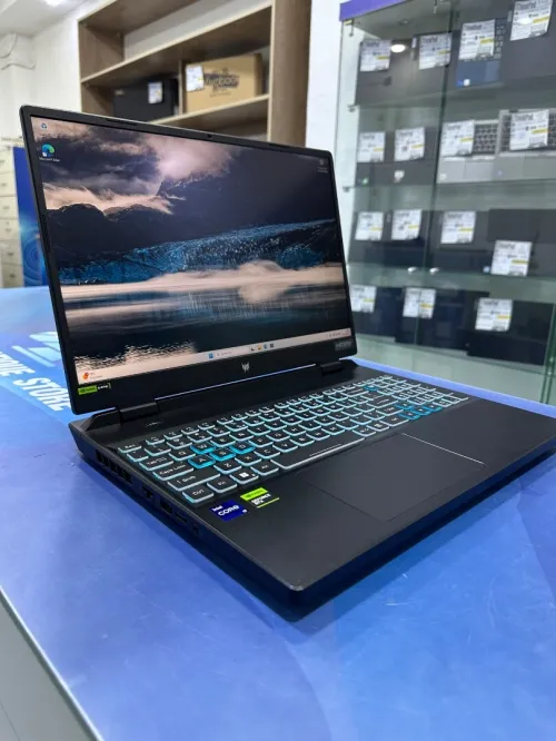 ACER PREDATOR HELIOS 16 CORE : INTEL I9- 13900HX DISC :  01 TB  (SSD)  RAM : 16 GB 4060 08GB