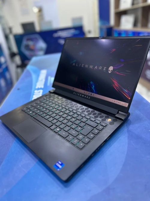 ALIENWARE M15 R6 CORE : INTEL I7 - 11800H DISC :  1,5 TB  (SSD)  RAM : 64 GB  RTX 3060 6GB