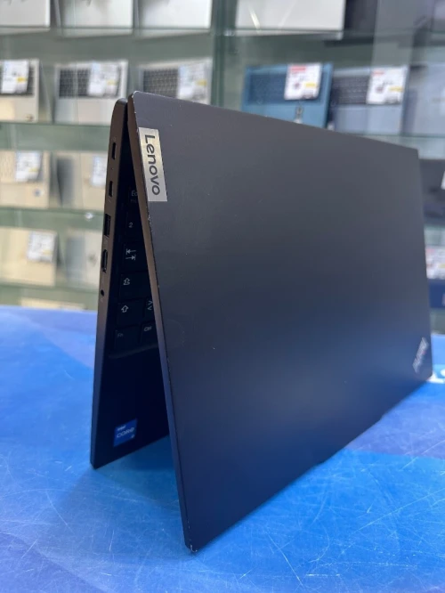 THINKPAD E16 GEN1 CORE : INTEL i3 - 1315U DISC :  256 GB  (SSD)  RAM : 16GB