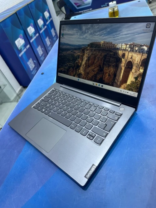 THINKBOOK 14 CORE : INTEL I5 _ 1035G1 DISC :  256 GB  (SSD)  RAM : 08 GB