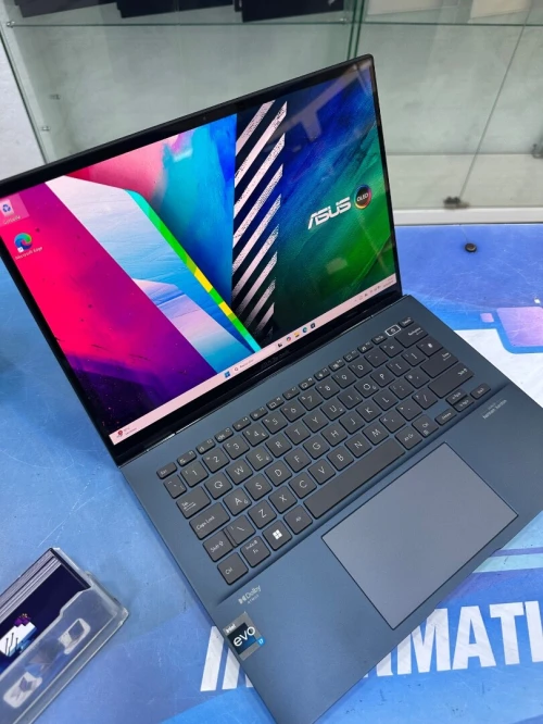 ASUS ZENBOOK OLED 13 CORE : INTEL i7 - 1360P DISC : 512 GB  (SSD)  RAM : 16 GB