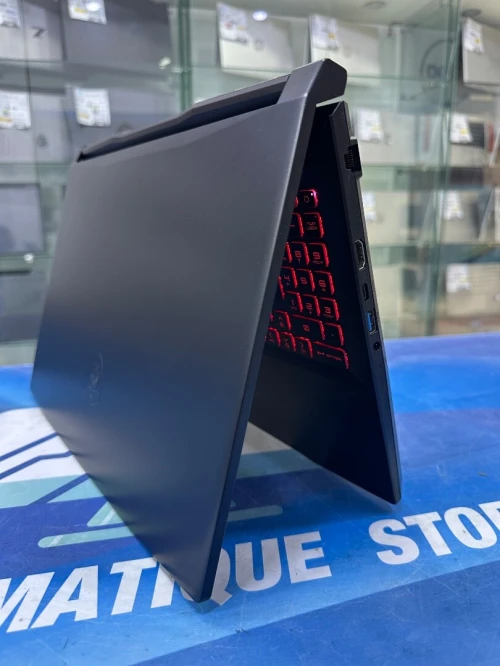 MSI KATANA GF66  CORE : INTEL i7 - 11800H DISC :  512 GB  (SSD)  RAM : 16 GB RTX 3050 04GB