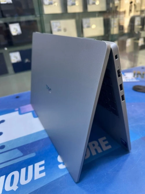 DELL PRO 16 V-PRO CORE : INTEL ULTRA 7 235U DISC :  512 GB  (SSD)  RAM : 16 GB DDR 5