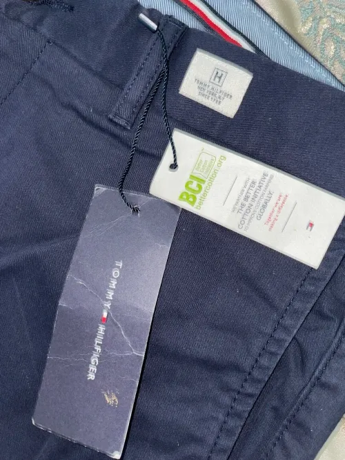 فرصة العمر: سروال Tommy Hilfiger أصلي جديد بالملصقات - بسعر خيالي!