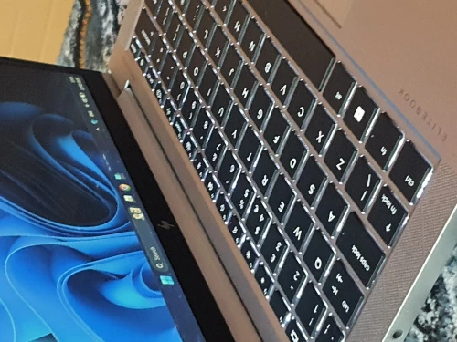 HP elitebook 830 G8