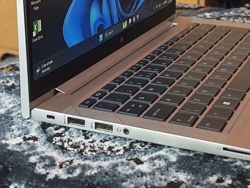 HP elitebook 830 G8