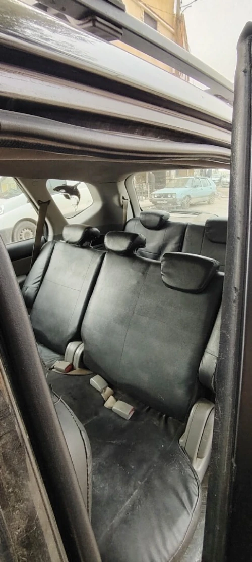 Kia Carens 2010 7 place