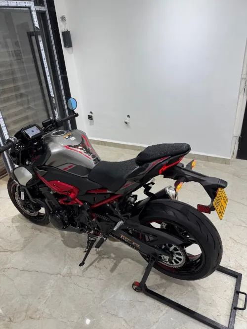 Kawazaki Z900 2025