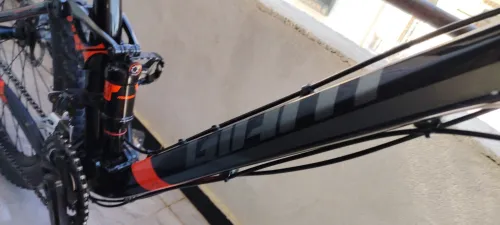 Vélo géant VTT double amortisseurs 