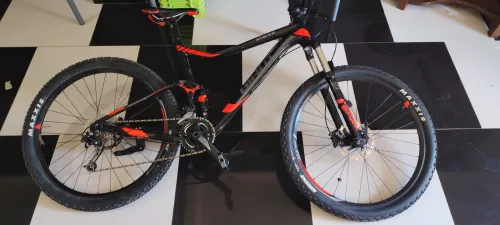 Vélo géant VTT double amortisseurs 