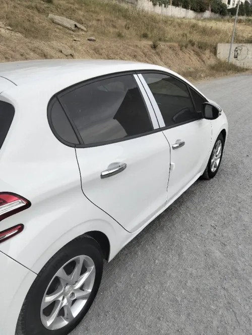 Peugeot 208 2015 Active Facelift