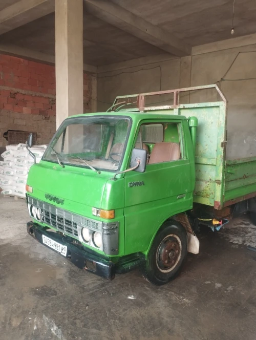 طيوطا طيوطا B30 1981
