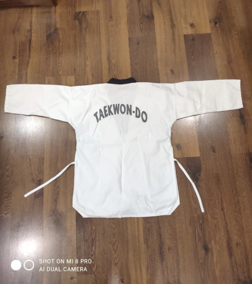 2 Tenues taekwondo 