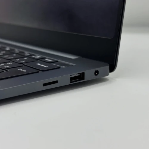 Samsung Galaxy Book 3 Pro i5-1340P / 8Go LPDDR5X 6400 MHz / 256 Go SSD Nvme M.2 