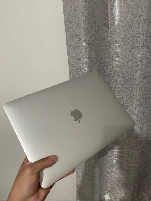 Macbook pro 2019 i5 touchbar 13 inch