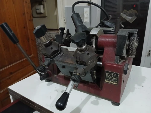 Machine de clés et Presse Matricule
